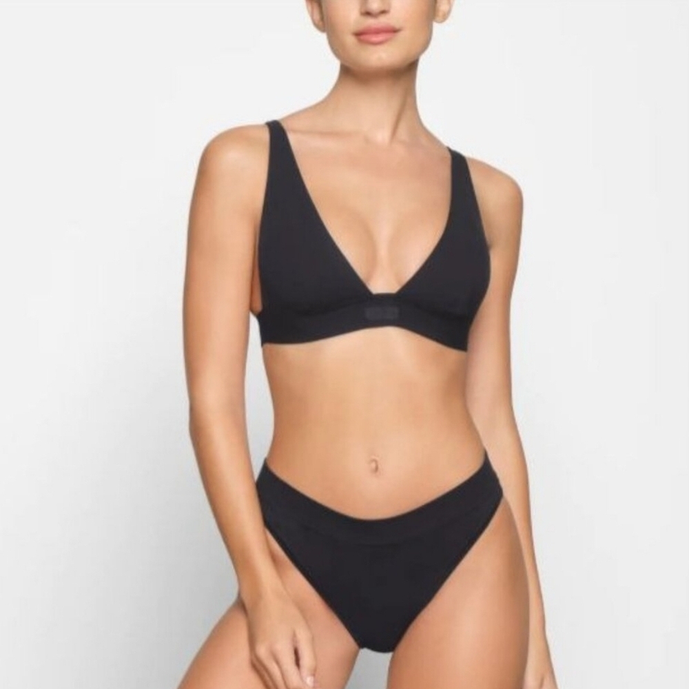 Skims 4x Black Bralette